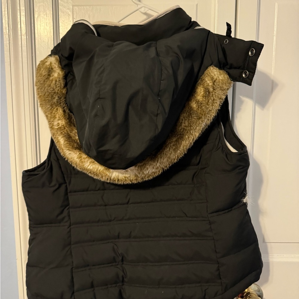Adorable Warm‎ Trendy Zip vest with hood! Puff style. So fashionable. Medium - Picture 8 of 9